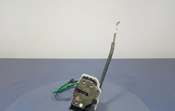 Alfa Romeo Brera Front door lock 50502151