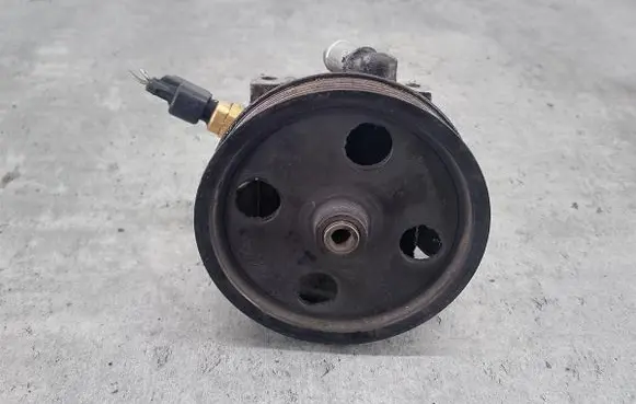 Ford Focus Power steering pump 4M5T-3A699-AE