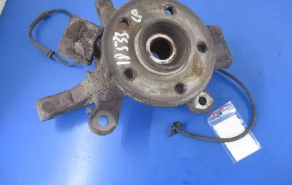Mercedes-Benz Vito Viano W638 Front wheel hub spindle knuckle
