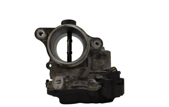 Volkswagen PASSAT B8 Throttle valve 04L128063AA