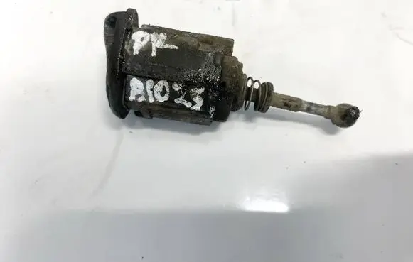 Nissan Primera Front door lock (next to the handle) 