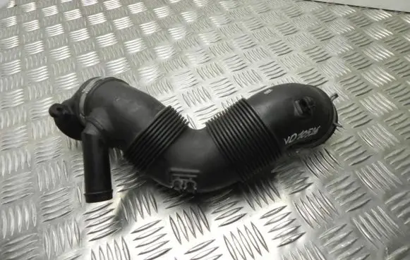Volkswagen Jetta IV Air intake hose/pipe 3C0129654M VD10526