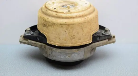 Engine mount bracket