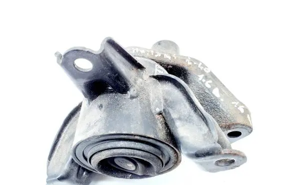 Hyundai i40 Engine mount bracket 218103Z000