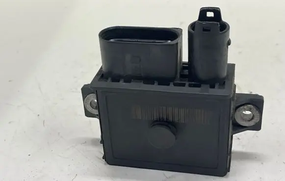 BMW 5 E60 E61 Glow plug pre-heat relay 0005830488 8006051V09