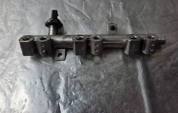 Fuel main line pipe
