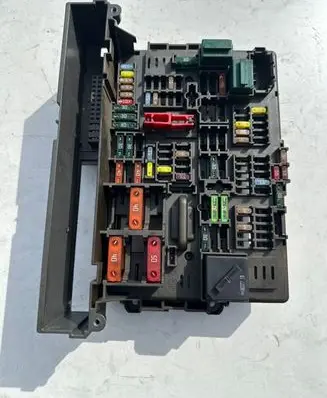 BMW 1 E81 E87 Fuse module 9119446 8200004213
