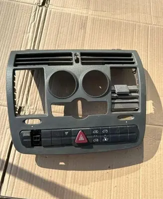 Mercedes-Benz Vito Viano W639 Dash center air vent grill brak