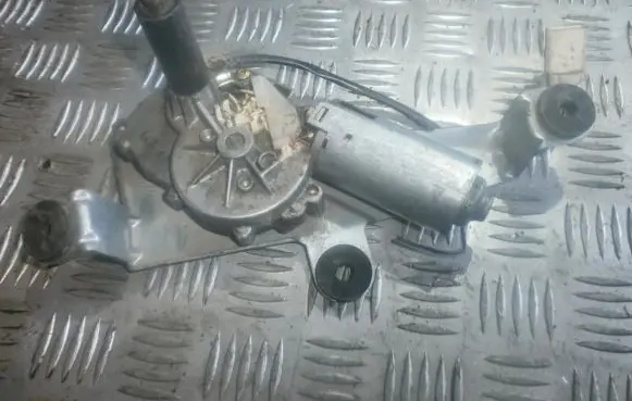Ford Mondeo MK I Rear window wiper motor 0390201522