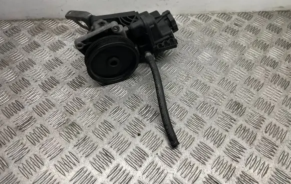 Mercedes-Benz C W204 Power steering pump