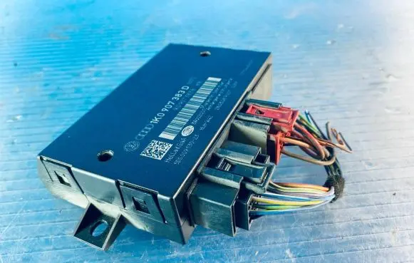 Skoda Octavia Mk2 (1Z) Tow bar trailer control unit/module 1K0907383D 1K0907383B