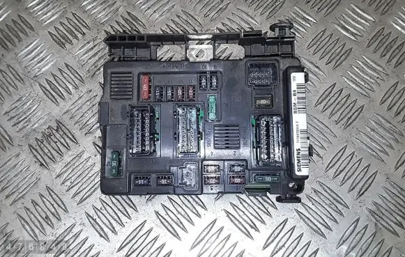 Citroen C2 Fuse module 9643498780