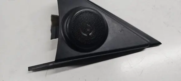 KIA Sorento Front door high frequency speaker