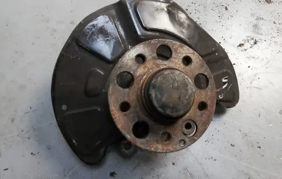 Mercedes-Benz E W212 Front wheel hub