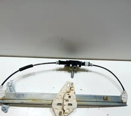 Rear door manual window regulator