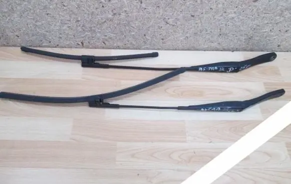 Opel Astra H Front wiper blade arm