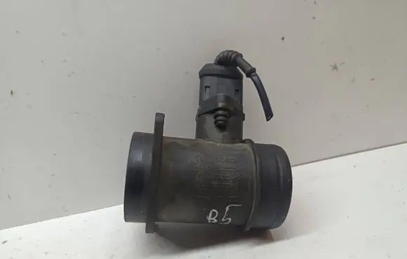 Volkswagen PASSAT B5 Mass air flow meter 0281002463 038906461