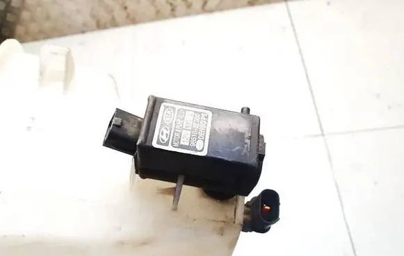 Hyundai Santa Fe Windscreen/windshield washer pump 985103e000 98510-3e000