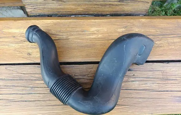 Skoda Fabia Mk2 (5J) Air intake duct part 6Y0129618A