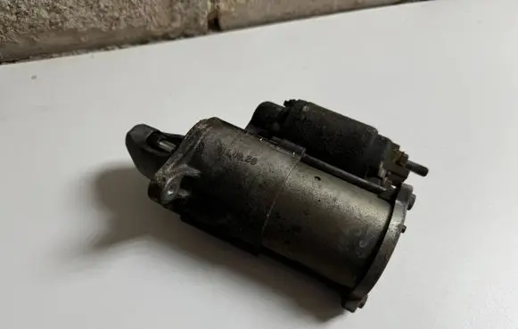 Opel Astra J Starter motor 