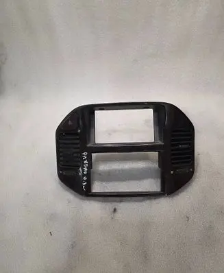 Mitsubishi Pajero Radio/GPS head unit trim MR456373 402666