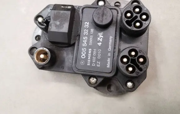 Mercedes-Benz 190 W201 Ignition amplifier control unit 0055453232 D102094 5WK6138