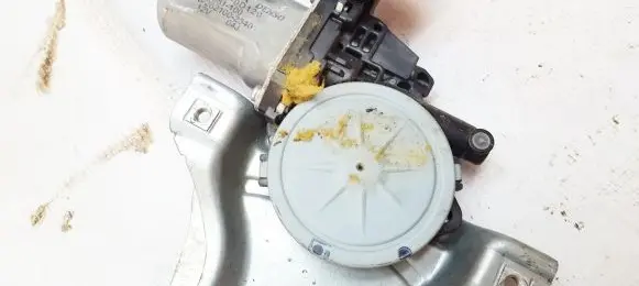 Toyota Auris 150 Front door window regulator motor 857200d120 85720-0d120