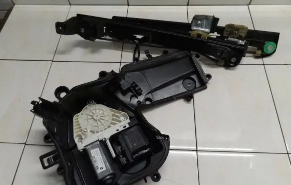 Seat Leon (1P) Front window lifting mechanism without motor 1P0867435
