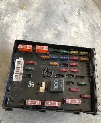 Volkswagen PASSAT B6 Fuse module 3C0937125 63592777