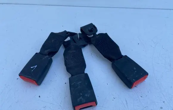 Toyota Avensis T220 Rear seatbelt buckle 30000592B