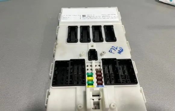 BMW 4 F32 F33 Central body control module 9381101 8862705271 588D16F03