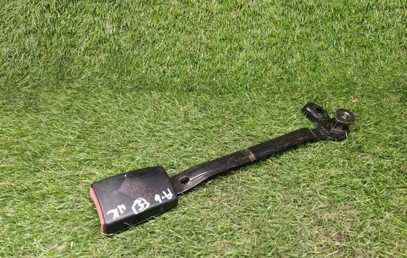 Audi A6 S6 C5 4B Front seatbelt buckle 4B0857755J
