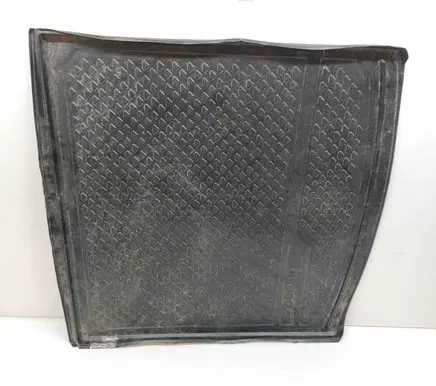 Trunk/boot floor carpet liner