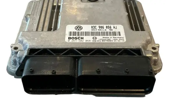Volkswagen Golf V Engine control unit/module 03C906056AJ 0261S02068