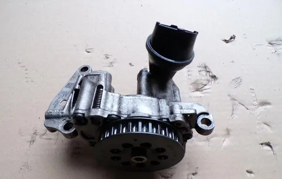 Audi A4 S4 B9 8W Oil pump 04L115263B 05L115103D
