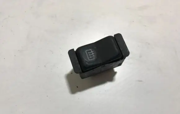 Mercedes-Benz S W126 Windscreen/window heater switch 0008206110 03812516