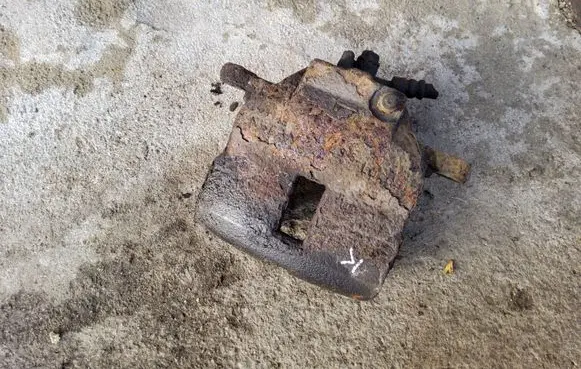 Nissan Almera N16 Front brake caliper