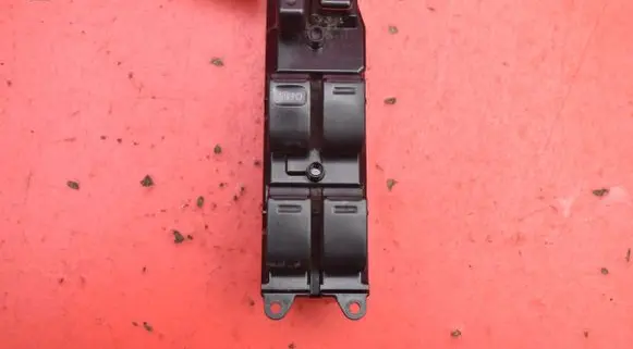 Toyota Prius (XW30) Electric window control switch 84820-47050
