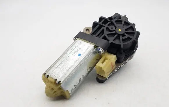 Ford Fusion II Seat adjustment motor 0390203047