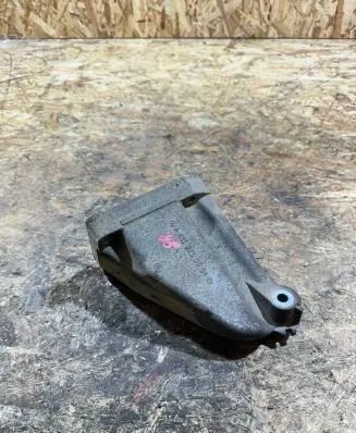 Mercedes-Benz E W211 Engine mounting bracket A6132230504
