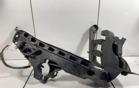 Audi A4 S4 B8 8K Headlight/headlamp mounting bracket 8K0805608A 2002838R