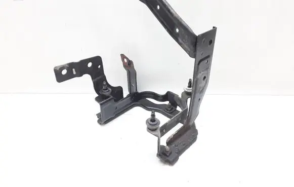 Volvo V50 Power steering pump mounting bracket 3M513K738AB