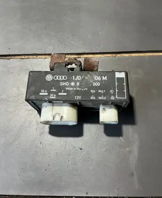 Volkswagen Golf V Coolant fan relay 1J0919506M