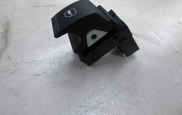 Volkswagen Jetta VI Electric window control switch 7L6959855B