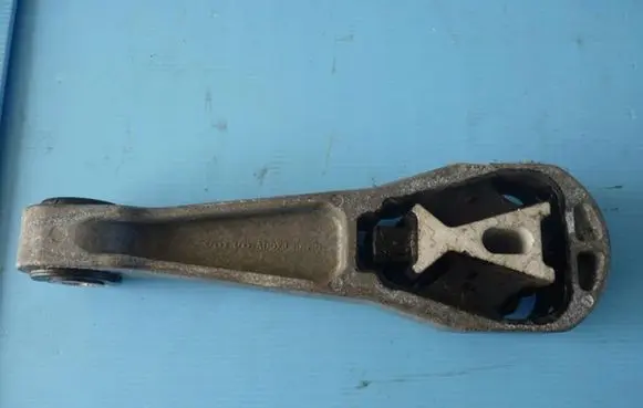 Volvo V40 Engine mount bracket 31359642