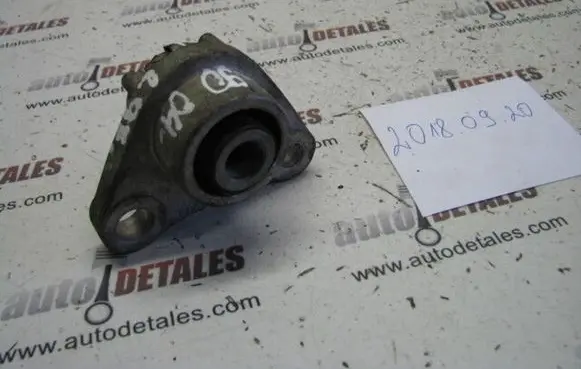 Volvo XC90 Engine mount bracket 8666205