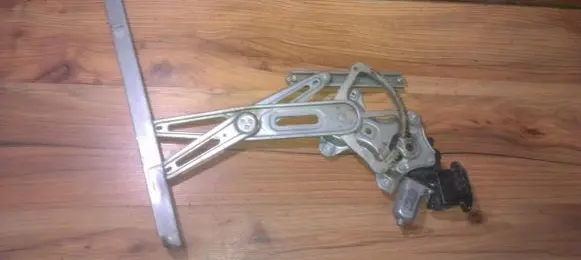 Toyota Avensis T270 Sliding door window regulator with motor nenusttayta
