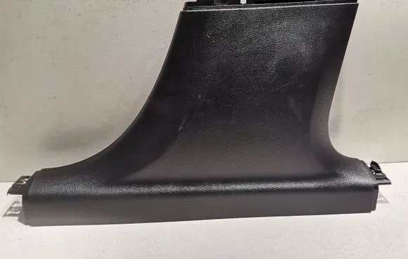 (B) pillar trim (bottom)