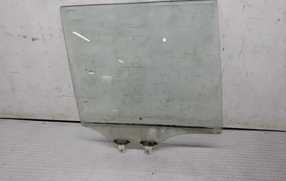 Suzuki Grand Vitara II Rear door window glass