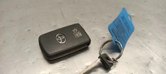Toyota Prius+ (ZVW40) Ignition key/card 8990412370
